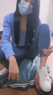 【蕾拉S】又酸又臭的白袜子全身踩踏 bf8445