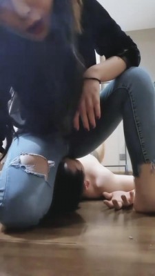 【舒钰】御姐舔超臭脚 bf950