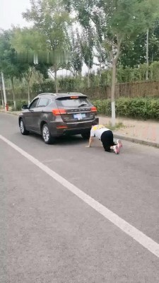 【语晴】户外车上裸足戏双奴 bf13906