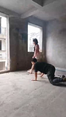 【安琪】烂尾楼强迫两兄弟做狗 bf20306