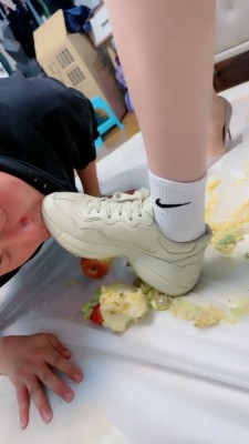 【艾琳】双S御姐呕吐物踩踏食物喂食/jio深喉【三视角版+完整版】bf25458