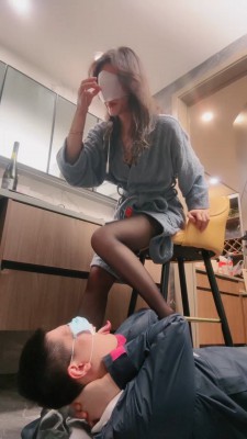 【禾末】厕奴驯化记-超多圣水喝/黑丝美腿诱惑/内裤套头堵嘴 bf26430