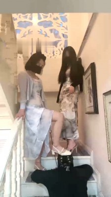 【桃幼幼】和素人姐姐玩-楼梯间踩狗/抽耳光/裸足插嘴深喉 bf28930