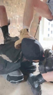 【宸宸】三S工地囚禁处刑/鞭抽/舔脏靴/咀嚼物喂食【三视角版】bf28994