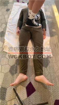 【武汉爱丽丝】高帮帆布鞋白袜全体重踩 bf36041