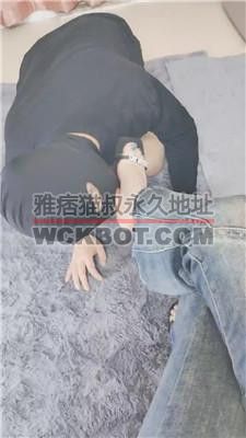 【灵竹】高跟裸足恋足舔/吃脚皮/转胯骑狗脖 JS240402-18
