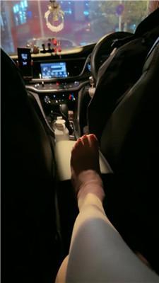 【丽娜】车内让狗舔肉丝jio JS241025-13