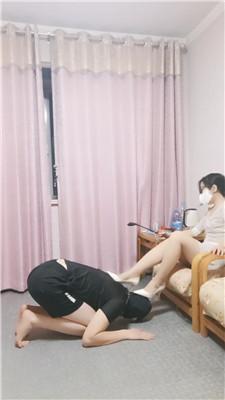 【珍惜女王】转胯遛狗/口塞/喂口水/脚喂食 bf48322