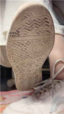 【乔乔在这里】肉丝+脏鞋底羞辱贱狗    250218-28