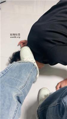 【刘二狗】狗舌舔脏小白鞋白袜 JS250319-17